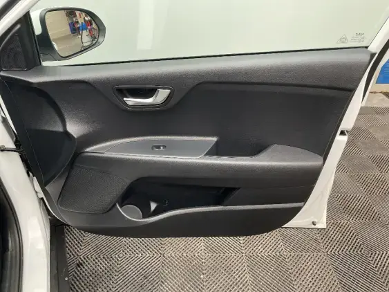 KIA STONIC - voiture d'occasion - Photo 19