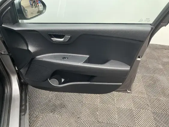 KIA STONIC - voiture d'occasion - Photo 19