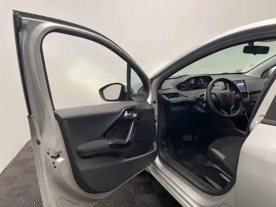 PEUGEOT 208 - voiture d'occasion - Photo 19