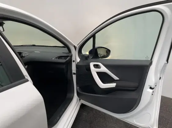 PEUGEOT 208 - voiture d'occasion - Photo 19