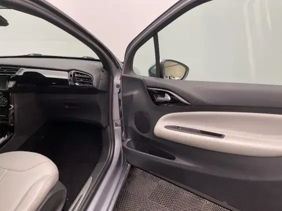 DS DS 3 CROSSBACK I - voiture d'occasion - Photo 19