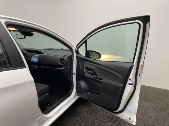 TOYOTA YARIS III - voiture d'occasion - Photo 19