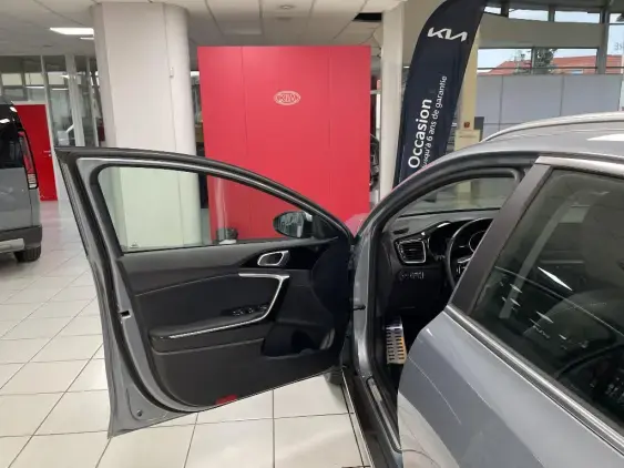 KIA XCEED - voiture d'occasion - Photo 19