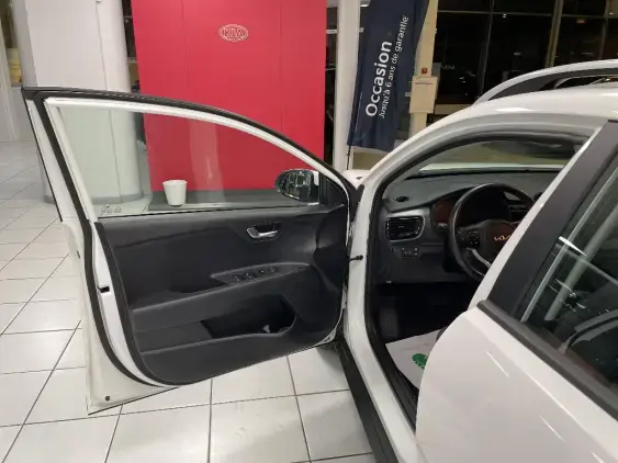 KIA STONIC - voiture d'occasion - Photo 19