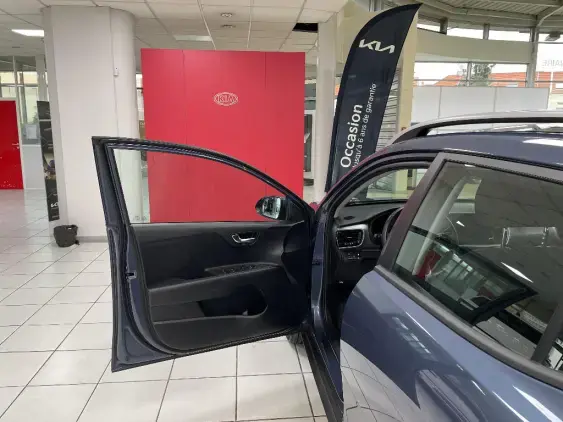 KIA STONIC - voiture d'occasion - Photo 19