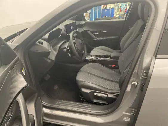 PEUGEOT 2008 II - voiture d'occasion - Photo 18