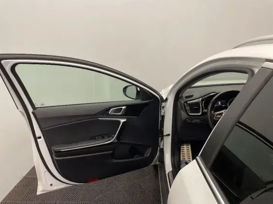 KIA XCEED - voiture d'occasion - Photo 18