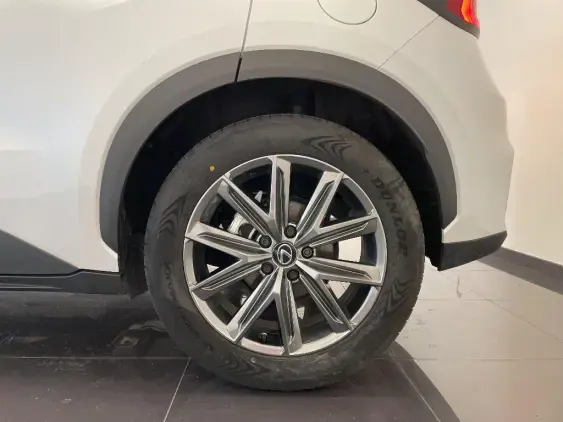 LEXUS LBX - voiture d'occasion - Photo 24