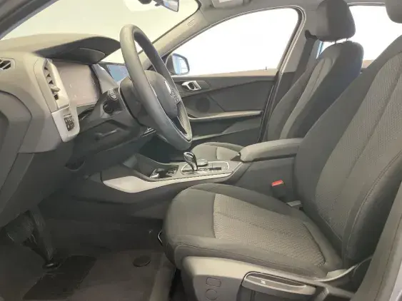 BMW SERIE 1 F40 - voiture d'occasion - Photo 18