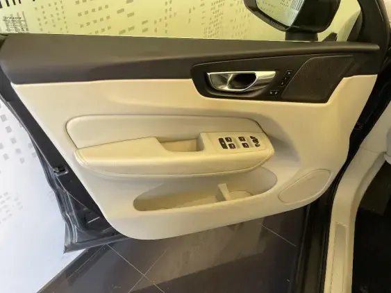 VOLVO XC60 II - voiture d'occasion - Photo 19