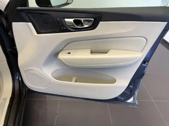 VOLVO XC60 II - voiture d'occasion - Photo 20