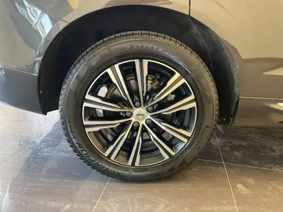 VOLVO XC60 II - voiture d'occasion - Photo 25