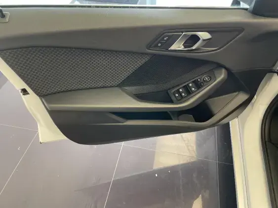 BMW SERIE 1 F40 - voiture d'occasion - Photo 18