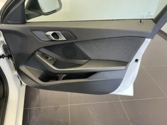 BMW SERIE 1 F40 - voiture d'occasion - Photo 19