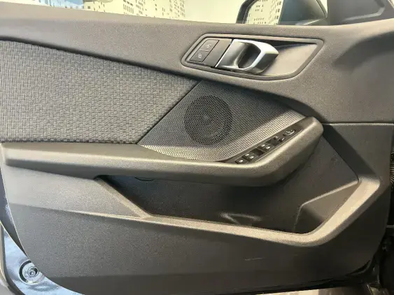 BMW SERIE 1 F40 - voiture d'occasion - Photo 19