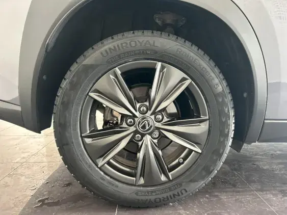 LEXUS UX - voiture d'occasion - Photo 25