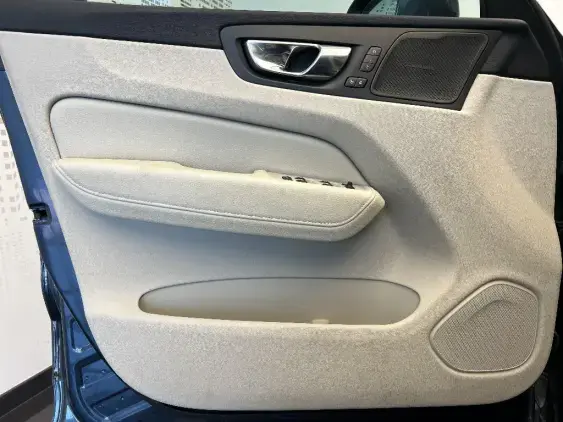 VOLVO XC60 II - voiture d'occasion - Photo 19
