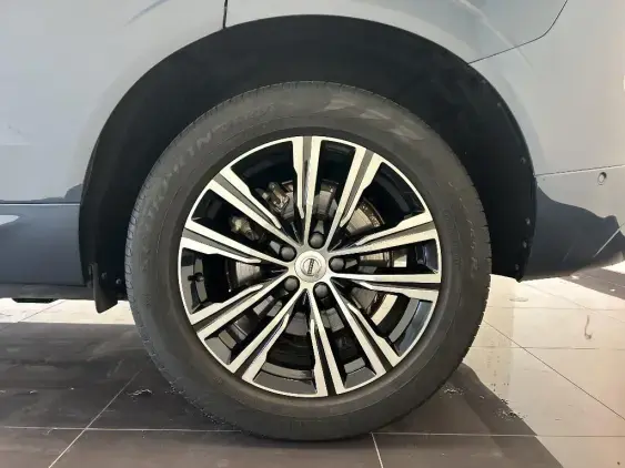 VOLVO XC60 II - voiture d'occasion - Photo 24