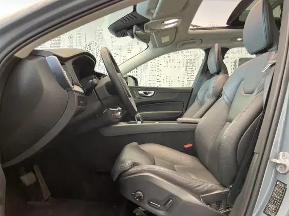 VOLVO XC60 II - voiture d'occasion - Photo 18
