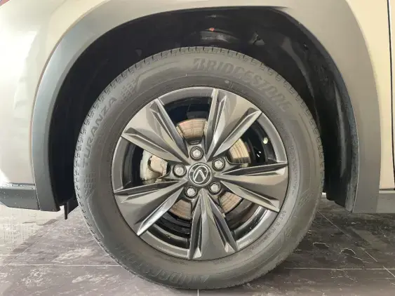 LEXUS UX - voiture d'occasion - Photo 23