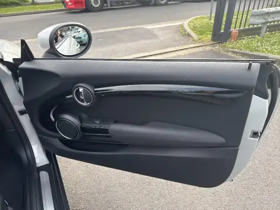 MINI CABRIOLET F57 LCI - voiture d'occasion - Photo 17