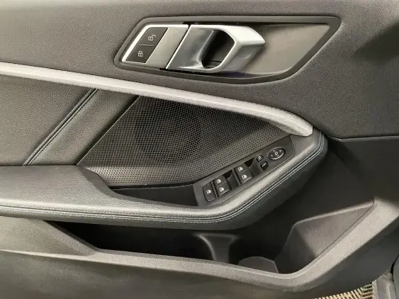 BMW SERIE 1 F40 - voiture d'occasion - Photo 19