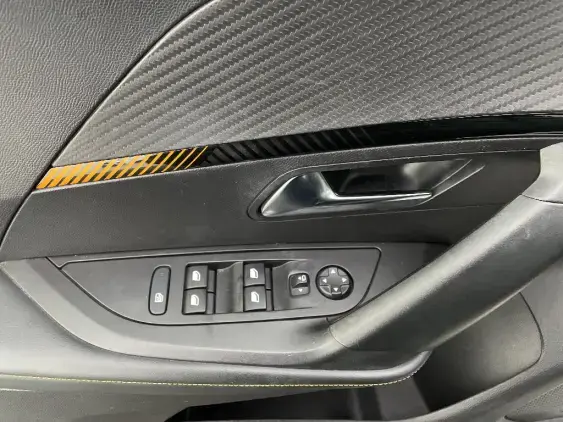 PEUGEOT 2008 II - voiture d'occasion - Photo 17