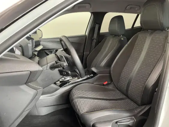 PEUGEOT 2008 II - voiture d'occasion - Photo 18