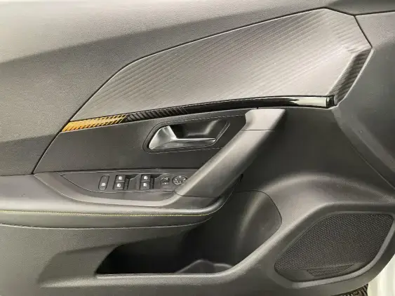 PEUGEOT 2008 II - voiture d'occasion - Photo 19