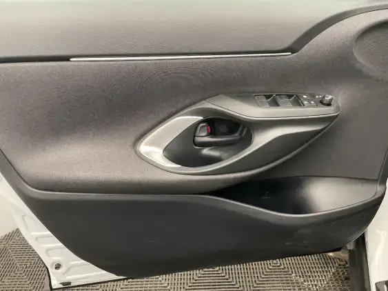 TOYOTA YARIS CROSS I - voiture d'occasion - Photo 19