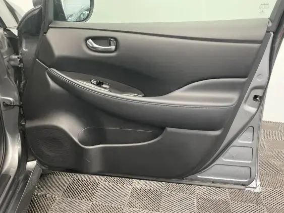 NISSAN LEAF II - voiture d'occasion - Photo 20