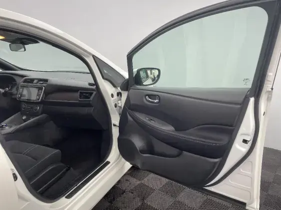 NISSAN LEAF II - voiture d'occasion - Photo 20