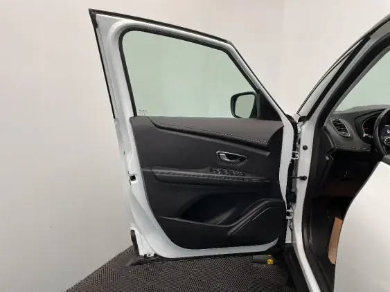 RENAULT SCENIC IV - voiture d'occasion - Photo 19