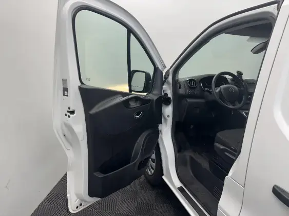 NISSAN NV300 - voiture d'occasion - Photo 18