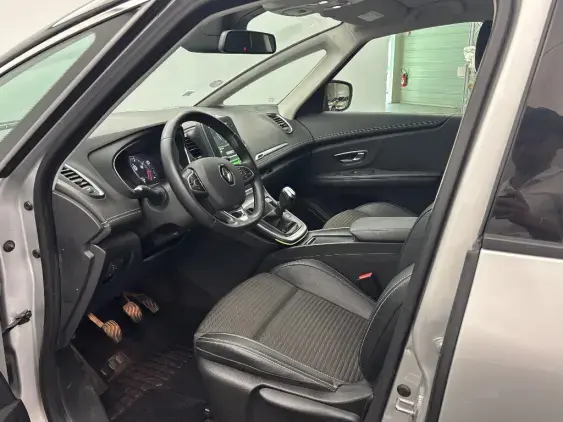 RENAULT SCENIC IV - voiture d'occasion - Photo 18