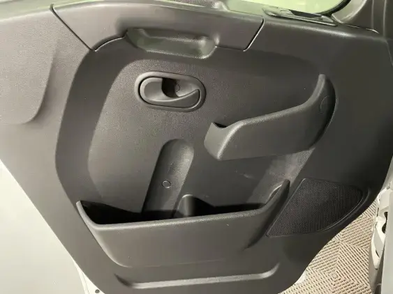 NISSAN NV400 FG I - voiture d'occasion - Photo 18