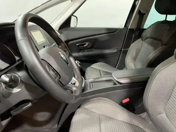 RENAULT SCENIC IV - voiture d'occasion - Photo 17