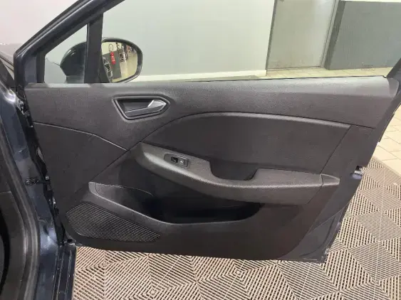 RENAULT CLIO V - voiture d'occasion - Photo 19