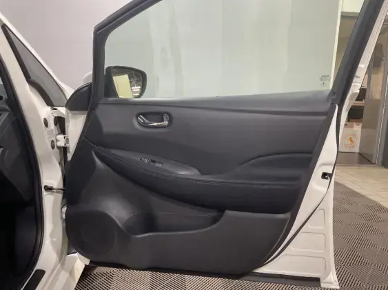 NISSAN LEAF II - voiture d'occasion - Photo 19