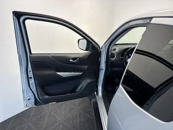 NISSAN NP300 NAVARA IV - voiture d'occasion - Photo 19