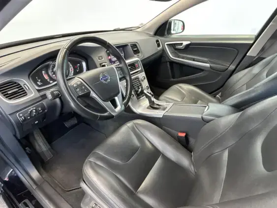 VOLVO V60 - voiture d'occasion - Photo 18