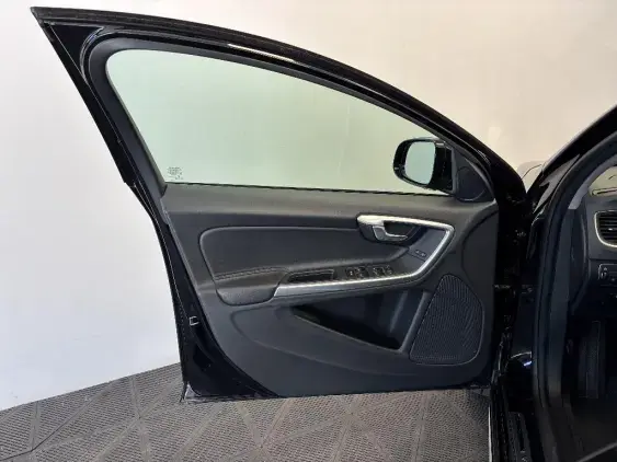 VOLVO V60 - voiture d'occasion - Photo 19