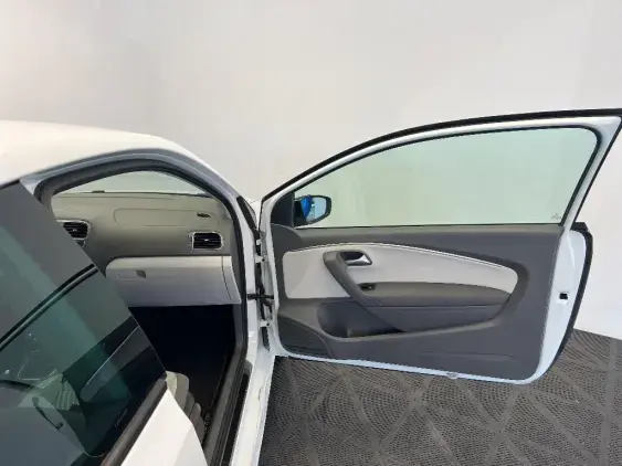VOLKSWAGEN POLO V - voiture d'occasion - Photo 20