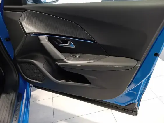 PEUGEOT 2008 II - voiture d'occasion - Photo 19