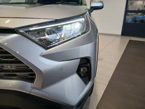 TOYOTA RAV4 V - voiture d'occasion - Photo 17