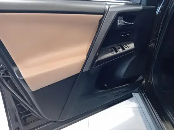 TOYOTA RAV4 V - voiture d'occasion - Photo 18