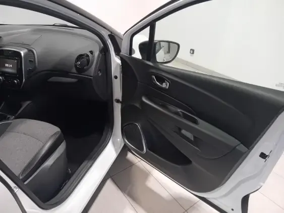 RENAULT CAPTUR - voiture d'occasion - Photo 19