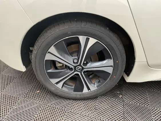 NISSAN LEAF II - voiture d'occasion - Photo 25