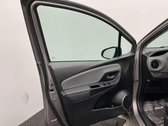 TOYOTA YARIS III - voiture d'occasion - Photo 19