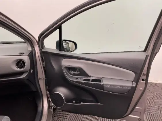 TOYOTA YARIS III - voiture d'occasion - Photo 20